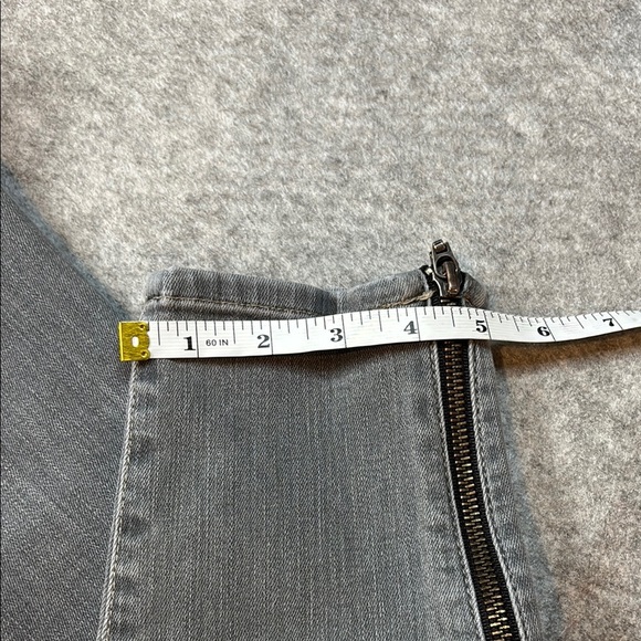 AG The Camila Super Skinny Jeans โ Size 27R | Distressed Gray ๐ - Picture 6 of 16